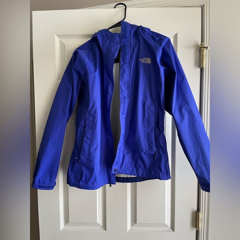 The North face women’s wind breaker.